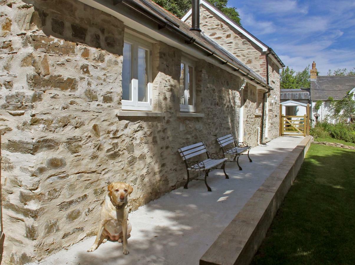 Ewebarn Villa Penffordd Exterior photo